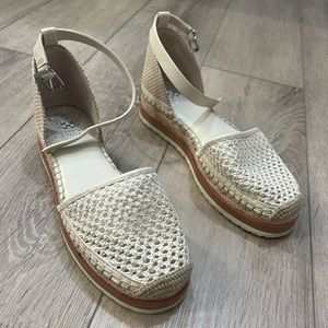 Vince Camuto Bredenna Flatform Espadrille size 8